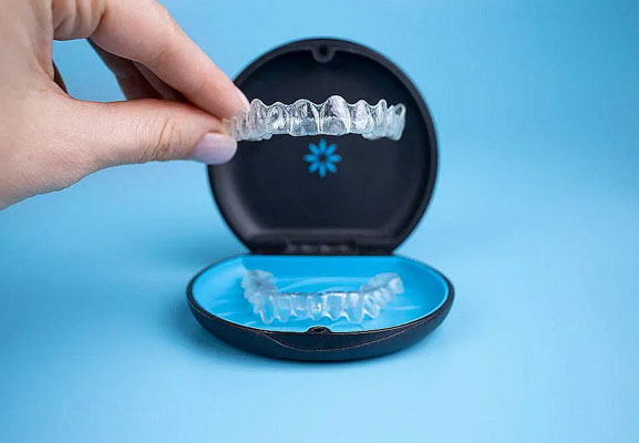 invisalign-case Invisalign